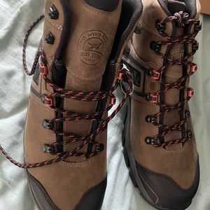 I’m selling work boots for men. 9.5